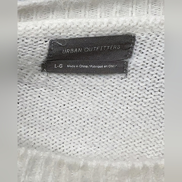 Urban Outfitters cropped white sweater Large - Picture 3 of 4